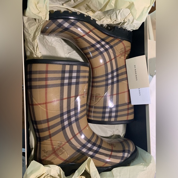 Burberry Rain Boots Tried On Never worn - Picture 1 of 9